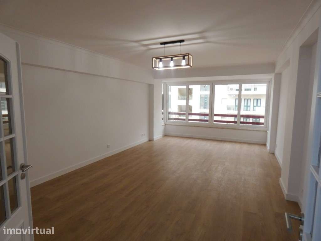 Apartamento T3, Laranjeiras, c/ lugar de estacionamento e garagem - Grande imagem: 2/33