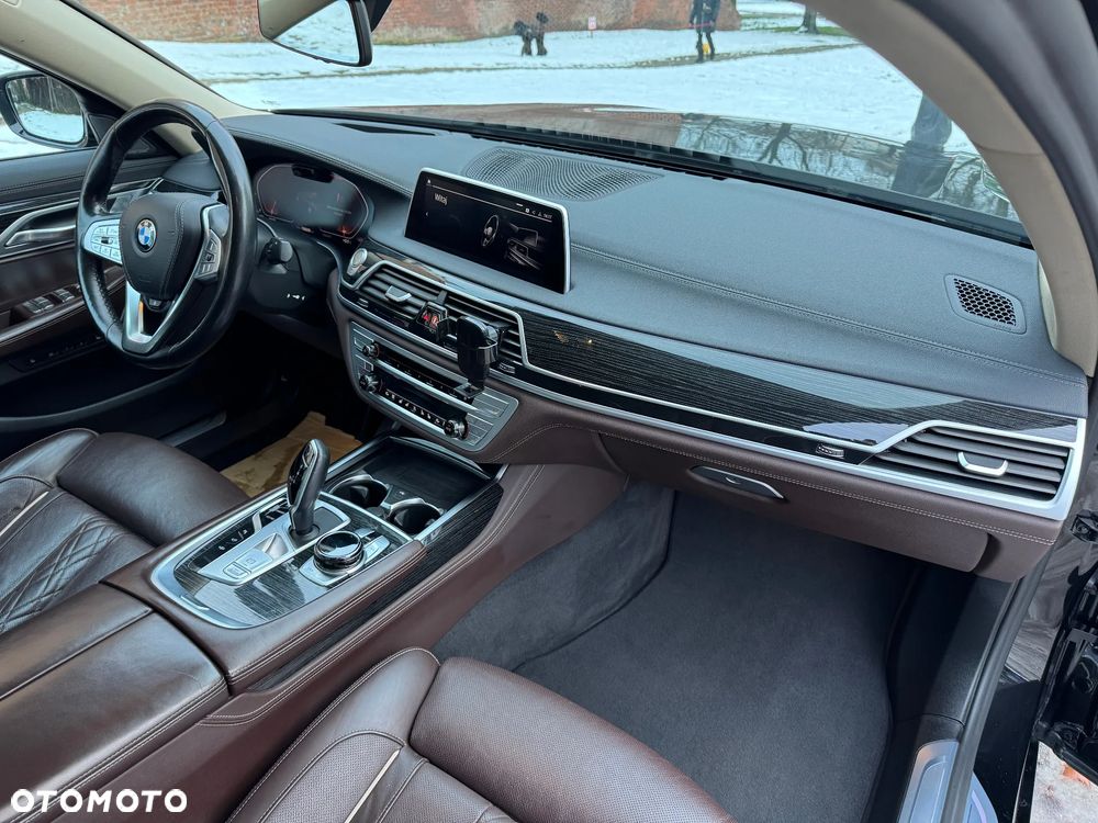 BMW Seria 7 740d xDrive - 28