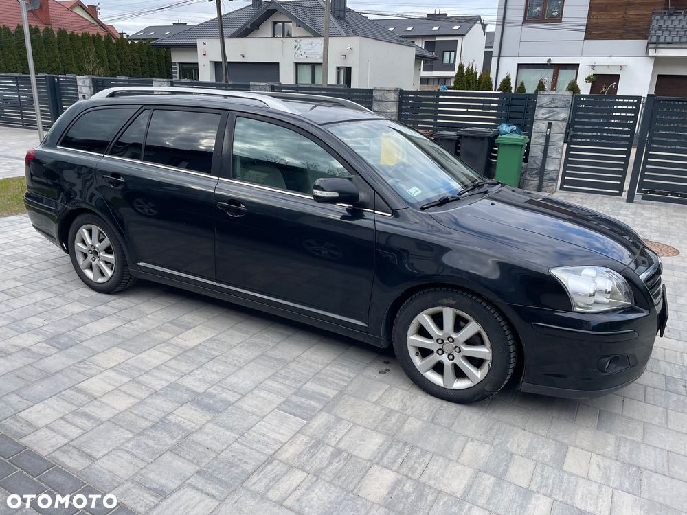 Toyota Avensis 1.8 VVT-i Sol Premium - 2