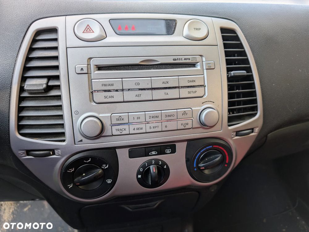 Hyundai i20 1.2 FIFA WM Edition - 12