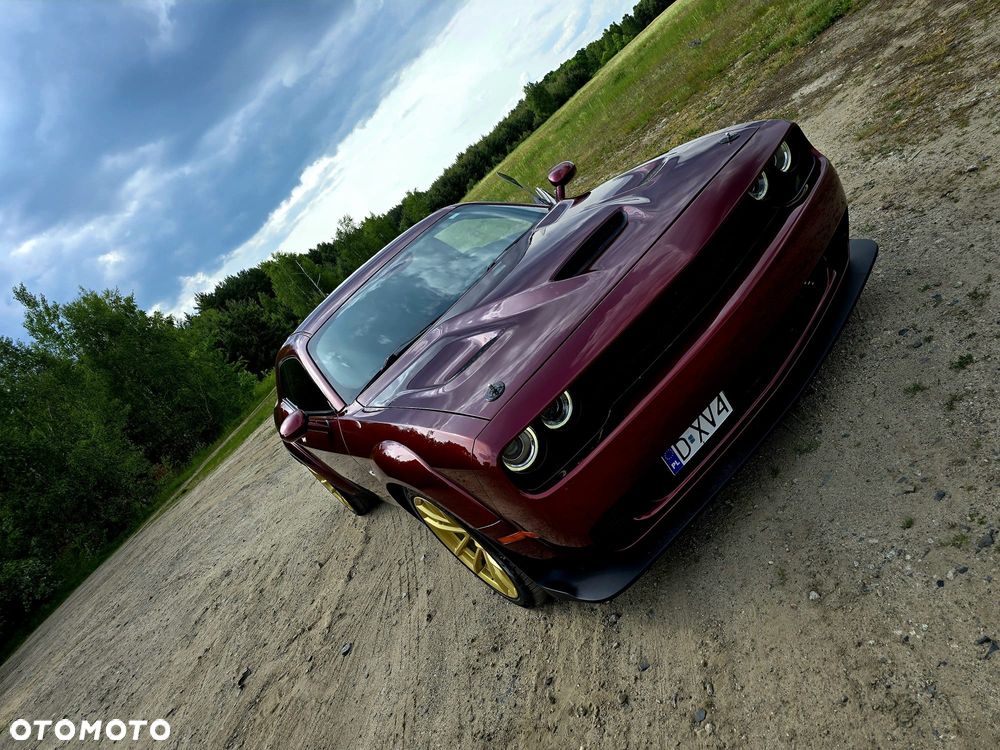 Dodge Challenger - 1