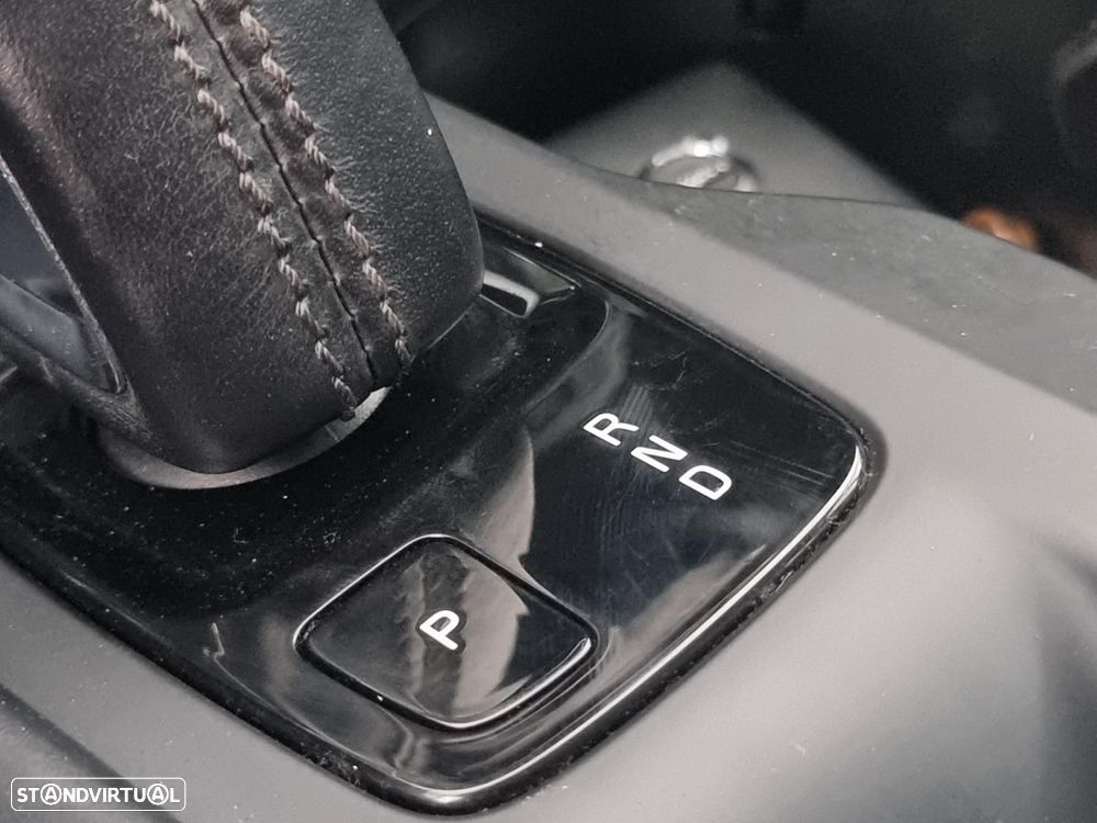 Volvo XC 40 2.0 D3 Momentum Plus Geartronic - 44