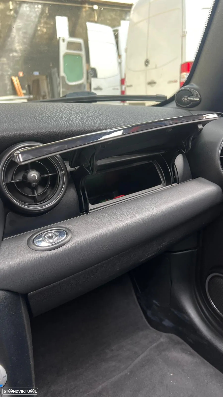 MINI Cabrio John Cooper Works - 14