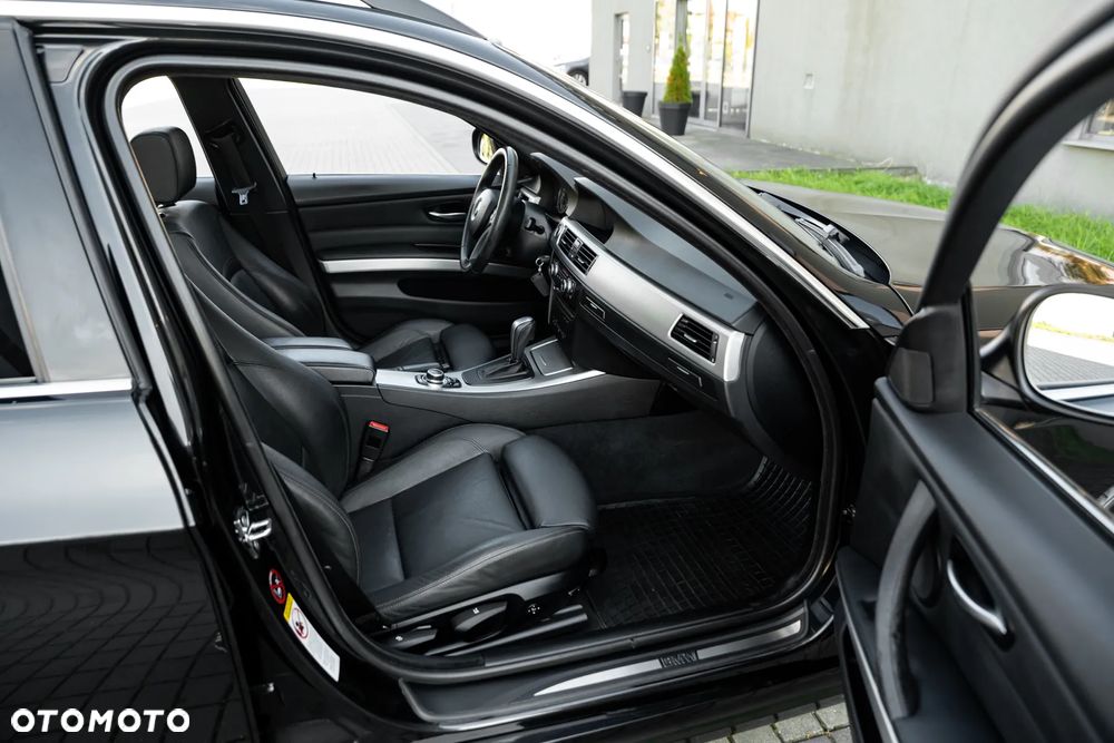 BMW Seria 3 325i xDrive Touring - 19