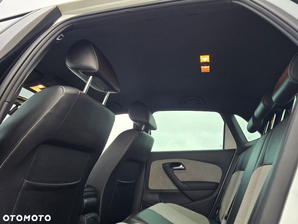 Volkswagen Polo 1.2 TSI Cross Urban White - 15
