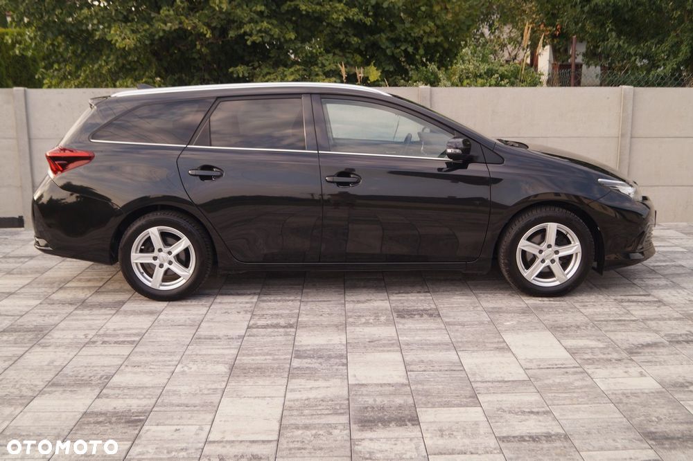 Toyota Auris 1.6 D-4D Executive - 8