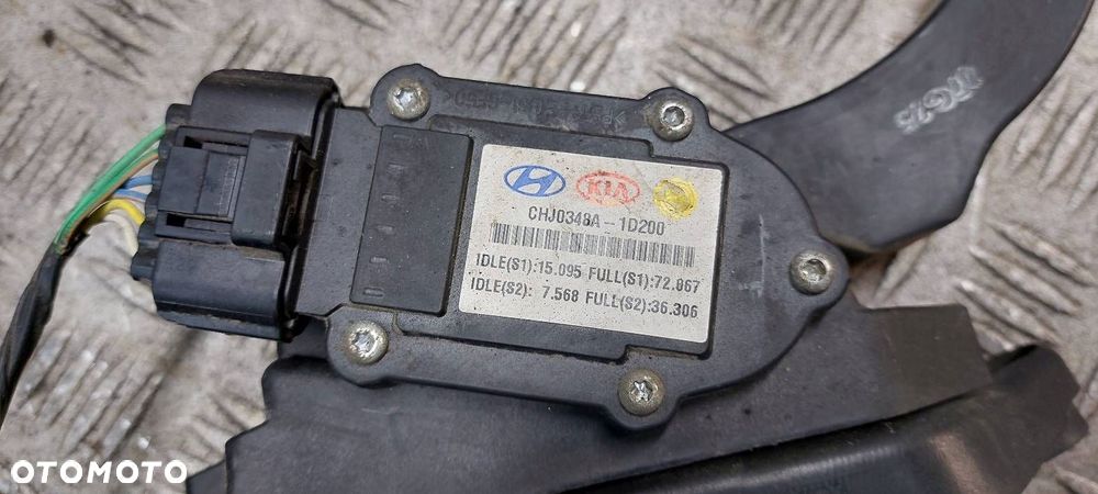 PEDAŁ GAZU POTENCJOMETR KIA CARENS III 2.0 CRDI 32726-1D200 - 3