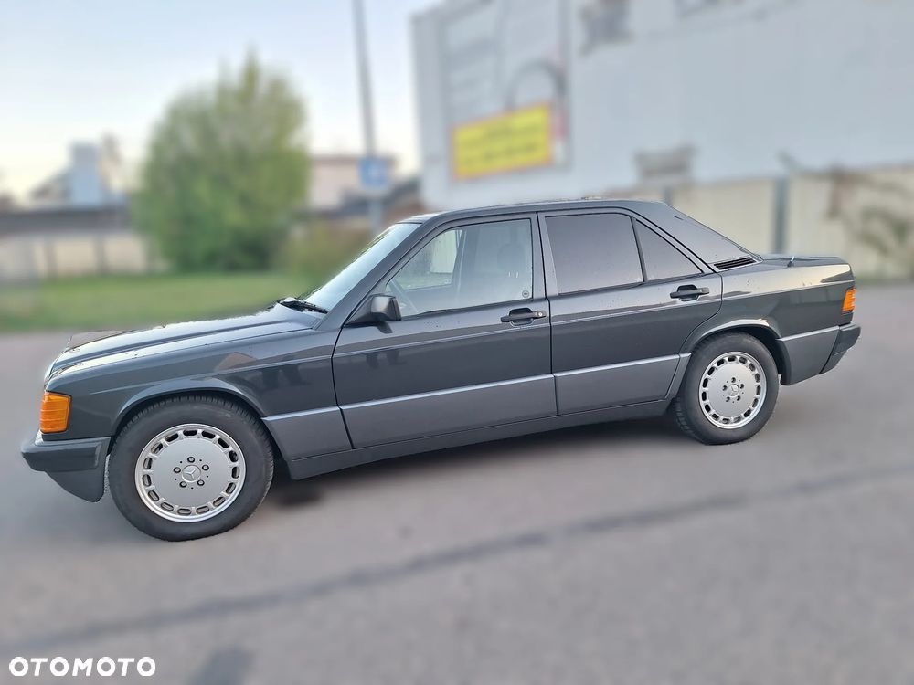 Mercedes-Benz W201 (190) - 7