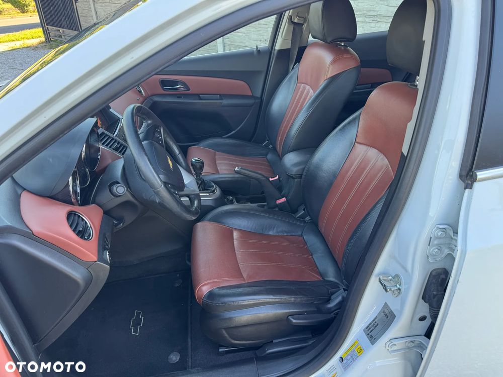 Chevrolet Cruze 1.8 LTZ+ - 12