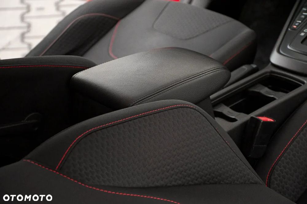 Ford Focus SW 1.5 EcoBoost S&S ST-LINE - 38
