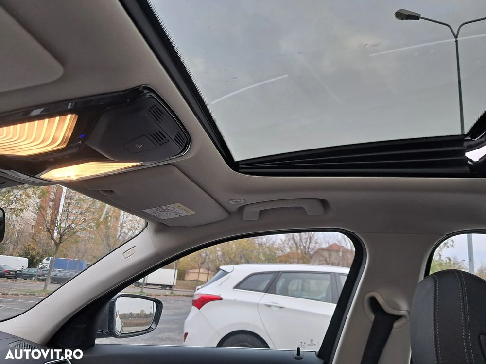 BMW Seria 3 330i Aut. Luxury Line - 25