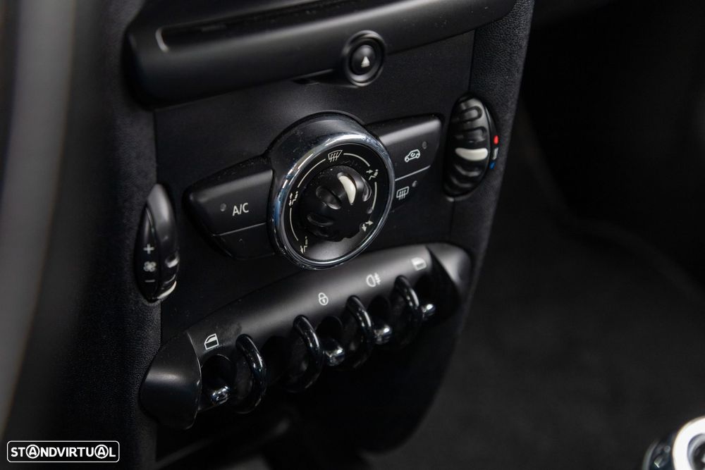 MINI 3 Portas One D - 38