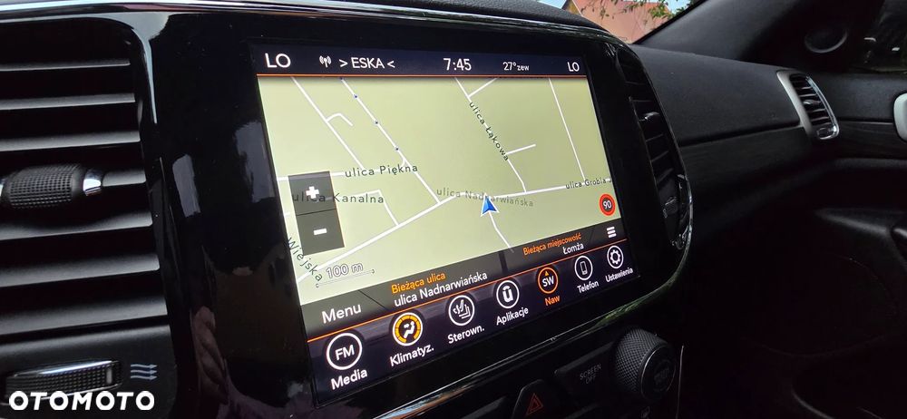 Jeep Grand Cherokee - 24