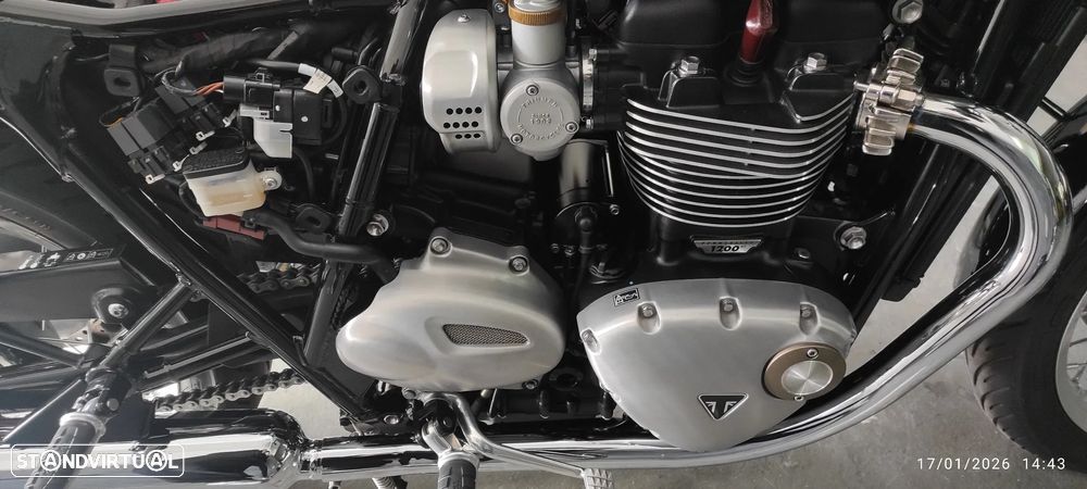 Triumph Bonneville - 9