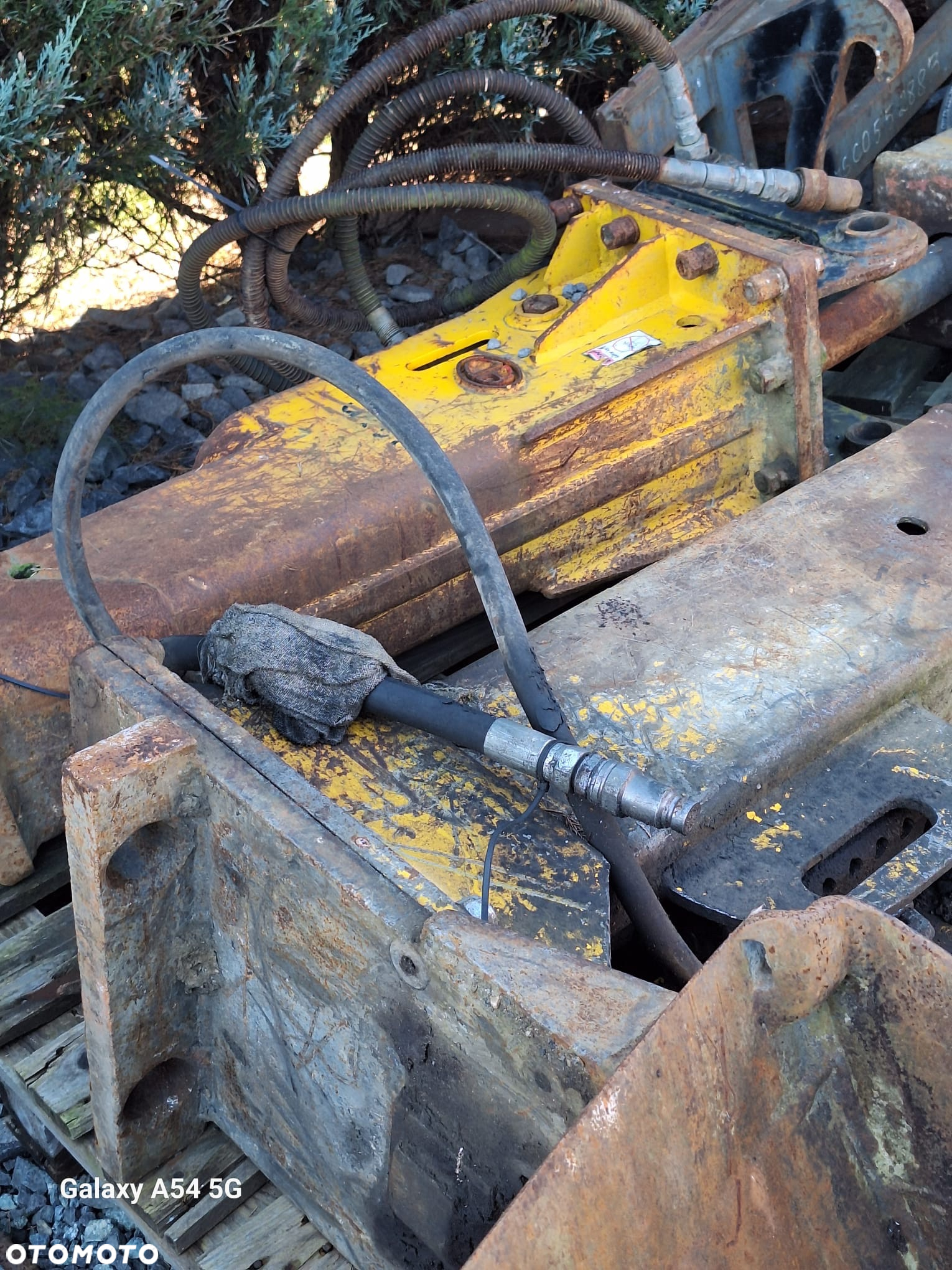 JCB - 4
