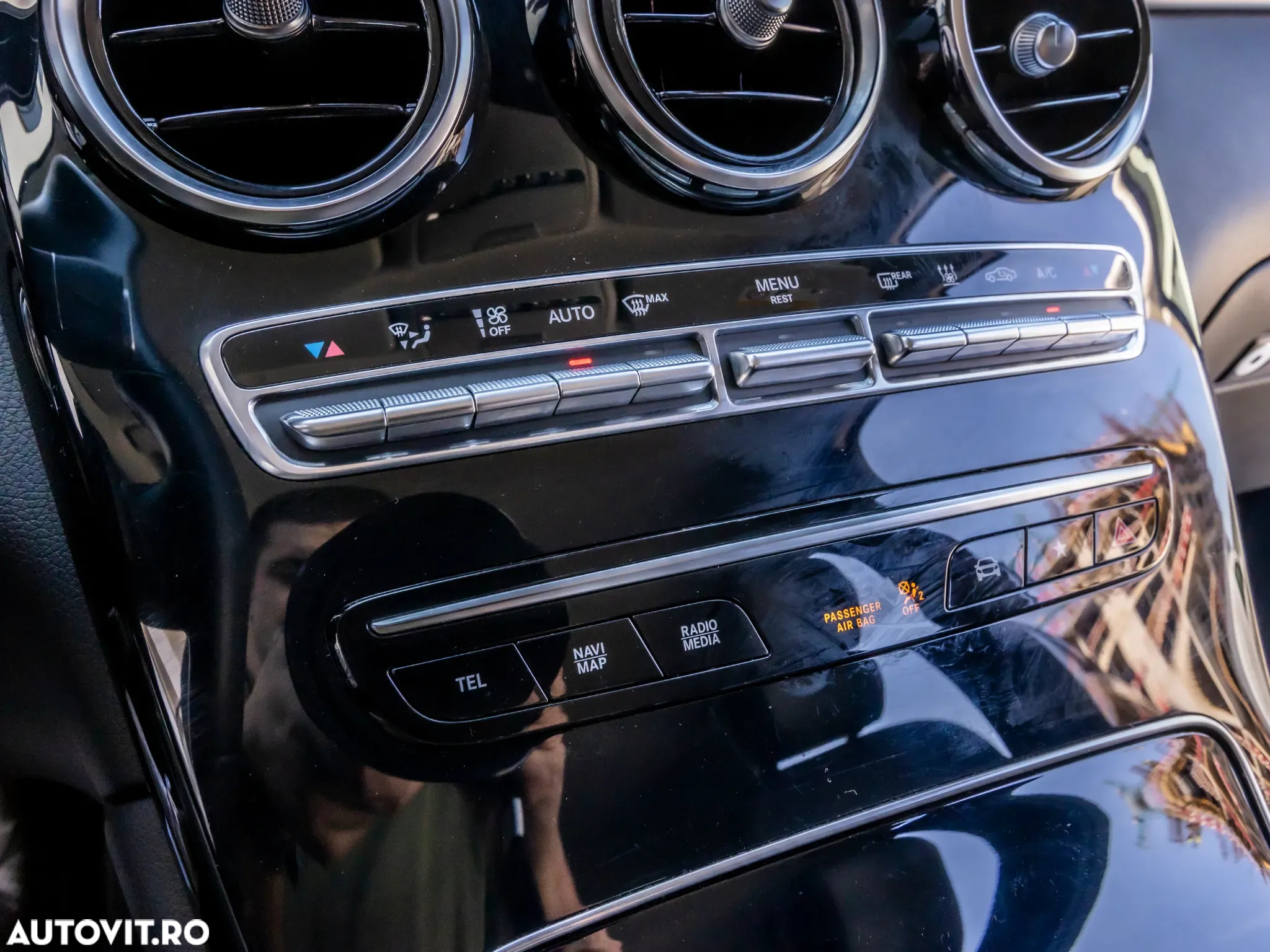Mercedes-Benz GLC 300 e 4Matic 9G-TRONIC - 32