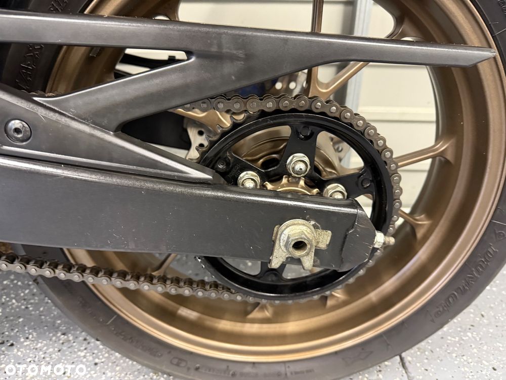 Honda CB - 12