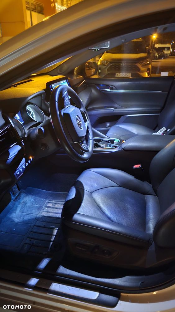 Toyota Camry - 10