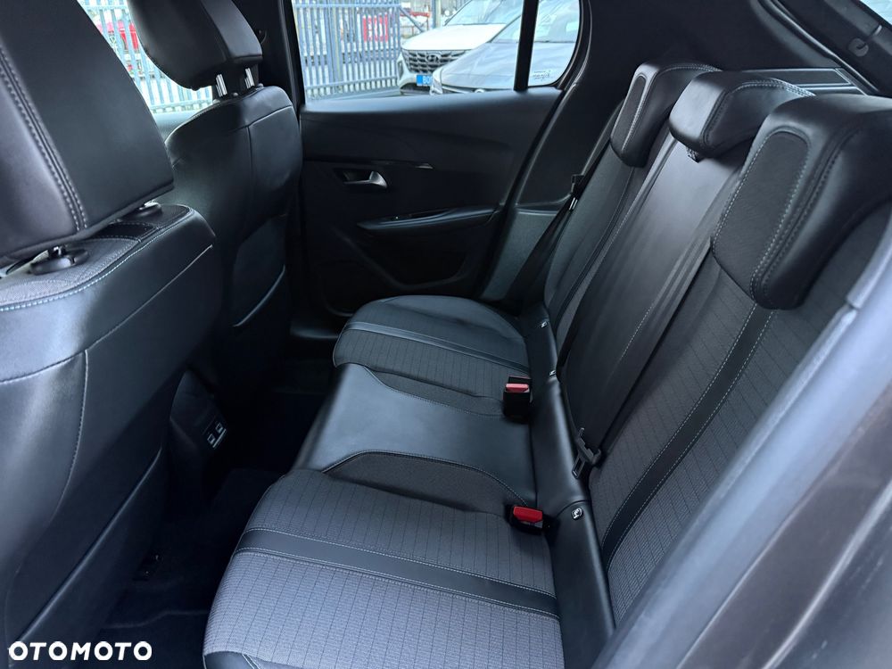 Peugeot 208 PureTech 100 EAT8 Allure - 21
