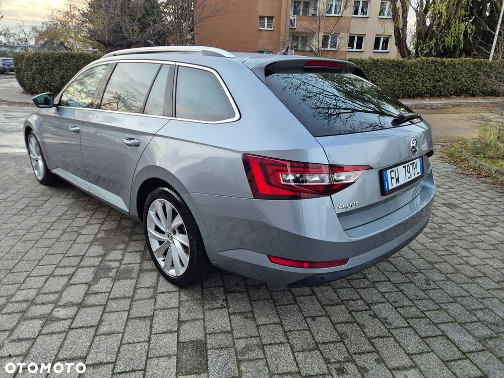 Skoda Superb 2.0 TDI DSG Ambition - 8