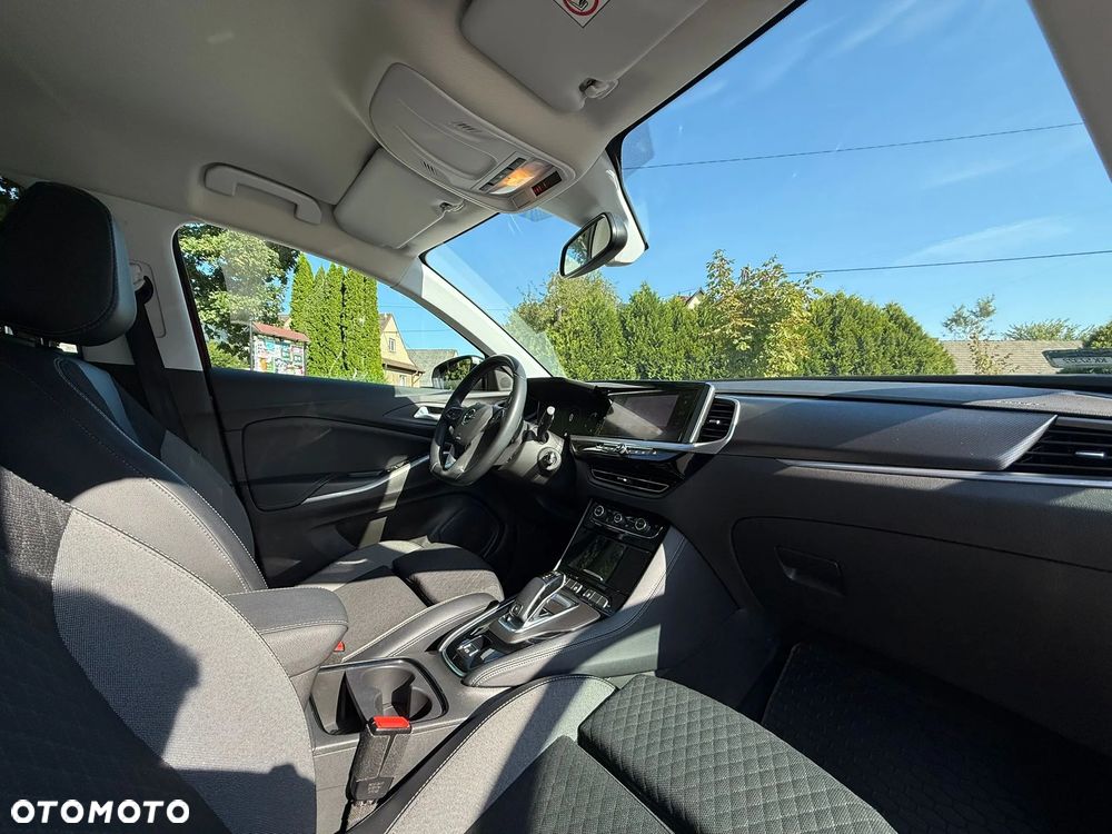Opel Grandland X 1.2 T GPF Design&Tech S&S - 26