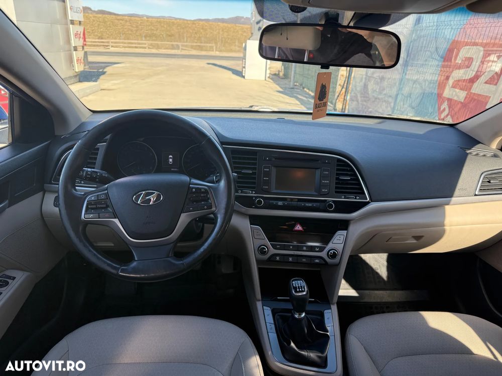Hyundai Elantra - 5