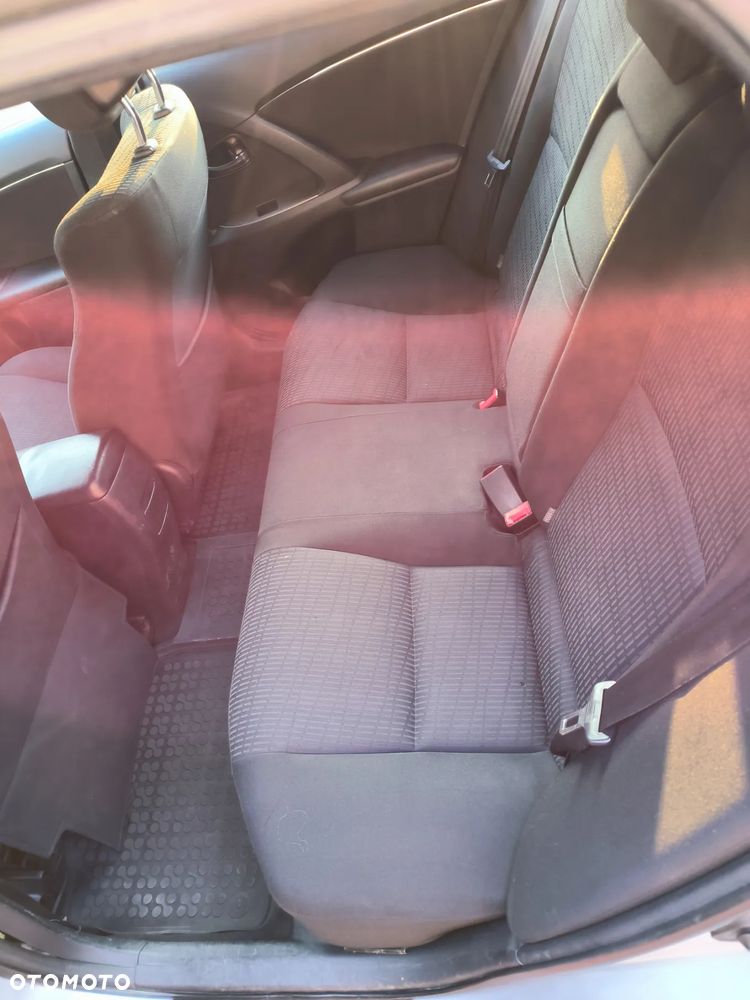 Toyota Avensis - 4