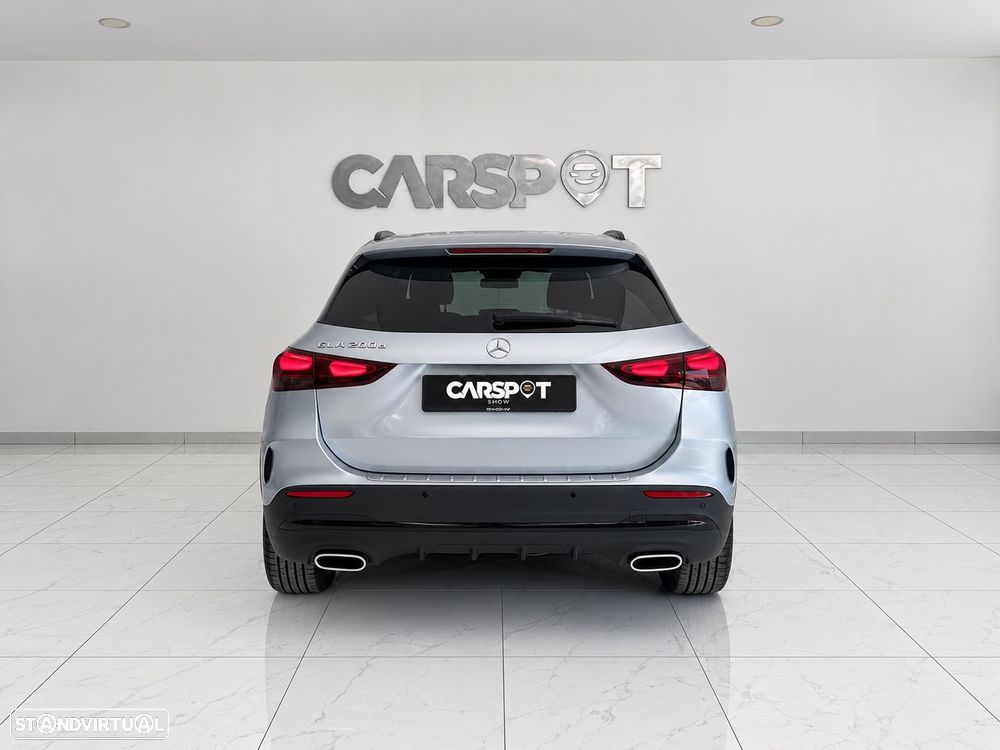 Mercedes-Benz GLA 200 d AMG Line — fotografia 4