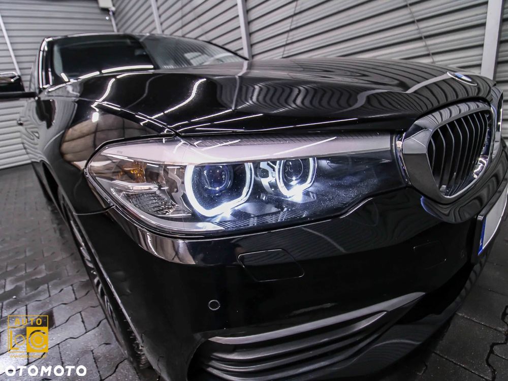 BMW Seria 5 518d - 34
