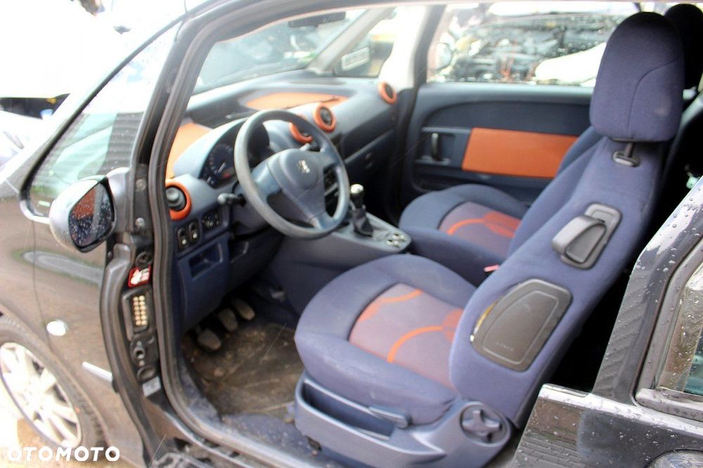 Peugeot 1007 2005 1.4i KFV Minivan 3-drzwi (MASKA, ZDERZAK, LAMPA, BŁOTNIK, DRZWI, SZYBA, FOTEL) - 8