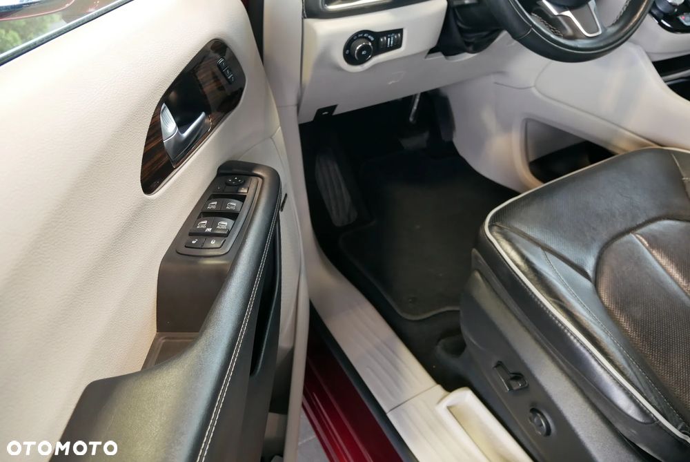 Chrysler Pacifica - 20
