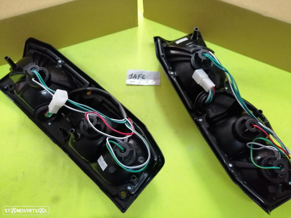 Par de farolins de trás Toyota Land Cruiser VX BJ73 NOVOS - 2