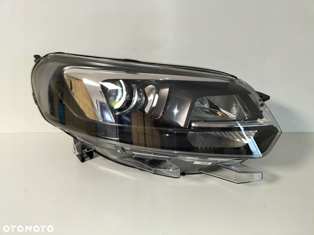 lampa przednia reflektor prawa opel zafira d 19- vivaro c 19- xenon - 1