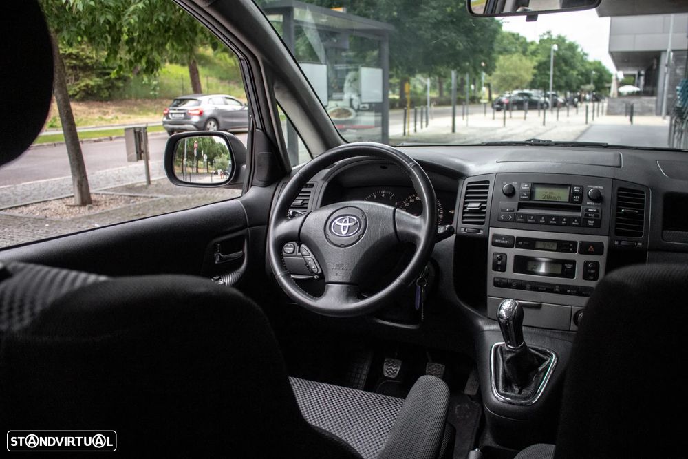 Toyota Corolla Verso 2.0 D-4D - 29