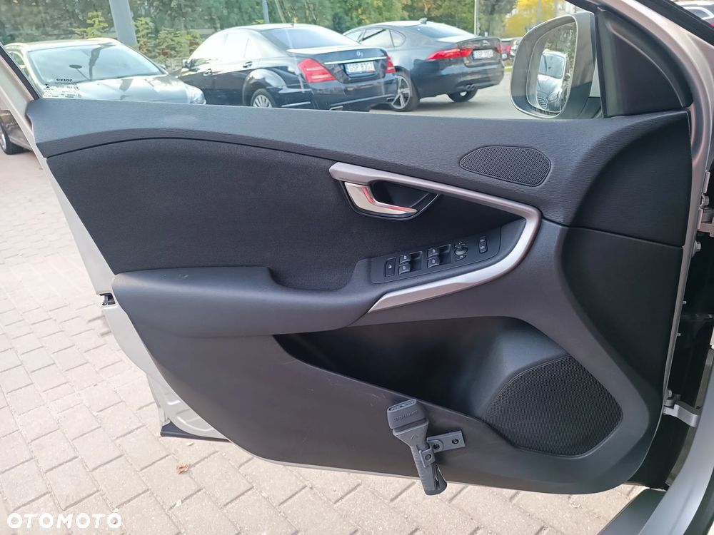 Volvo V40 D2 - 27