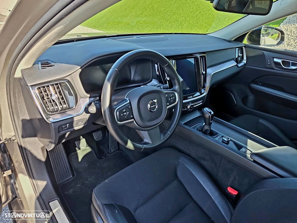 Volvo V60 2.0 D3 R-Design Momentum - 10