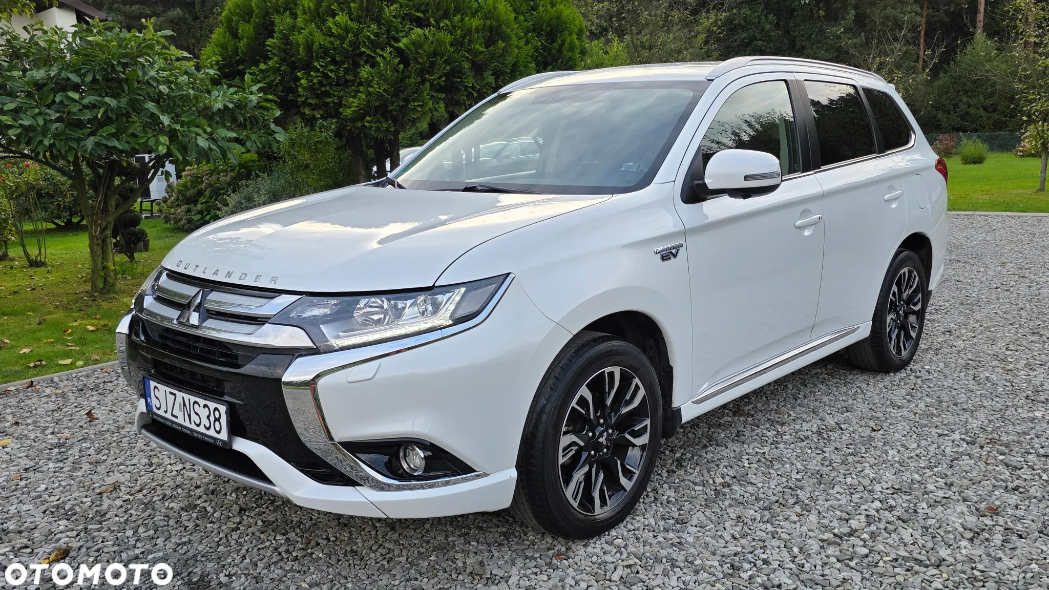 Mitsubishi Outlander PHEV Intense + - 8