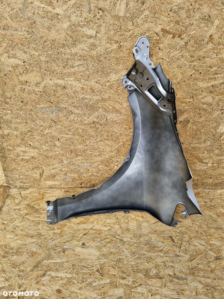 TOYOTA COROLLA E21 SEDAN BŁOTNIK PRAWY PRZÓD - 5