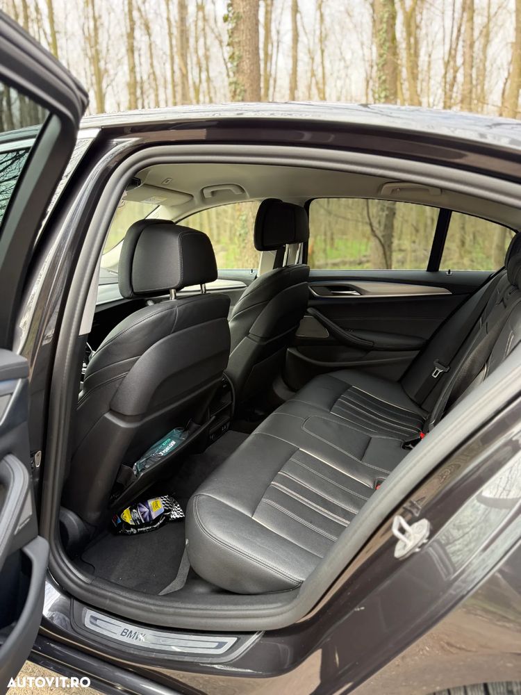 BMW Seria 5 530e xDrive Aut. Luxury Line - 13