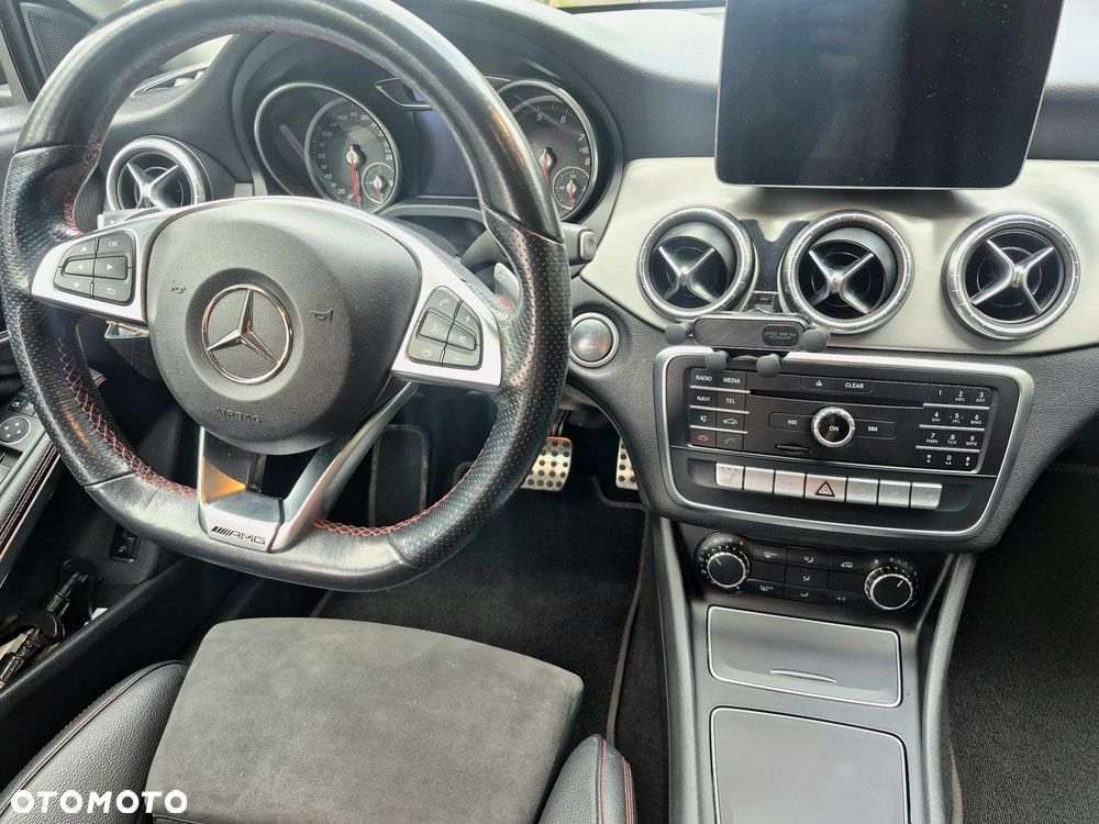 Mercedes-Benz CLA 180 7G-DCT AMG Line - 9