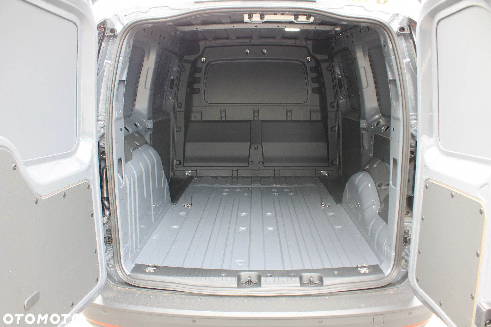 Volkswagen Caddy Maxi Cargo 2.0 TDI Manual - 8