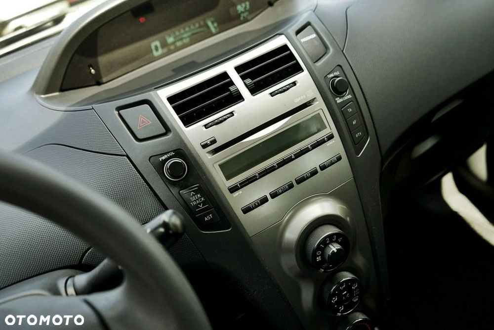 Toyota Yaris - 24
