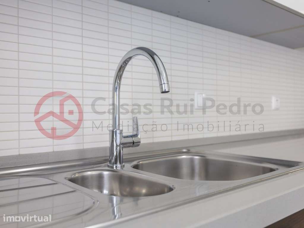 Apartamento T2 moderno com arrecadação e parqueamento, Rua José Afo... - Grande imagem: 5/60