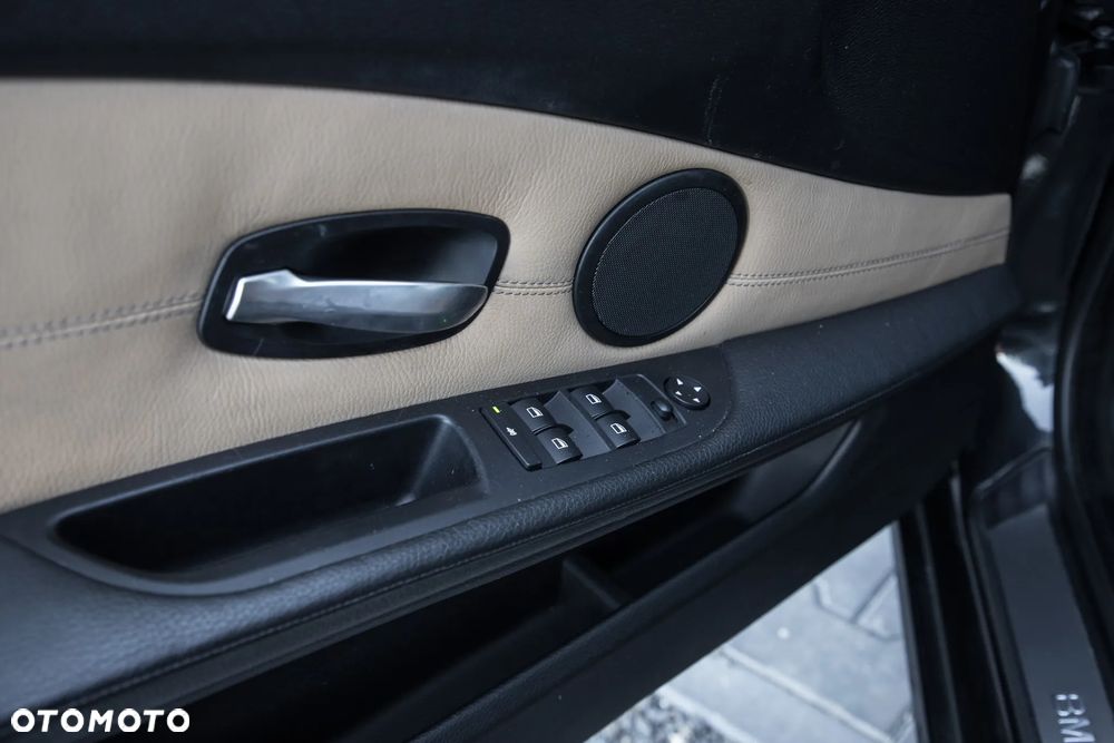 BMW Seria 5 525d xDrive Touring - 14