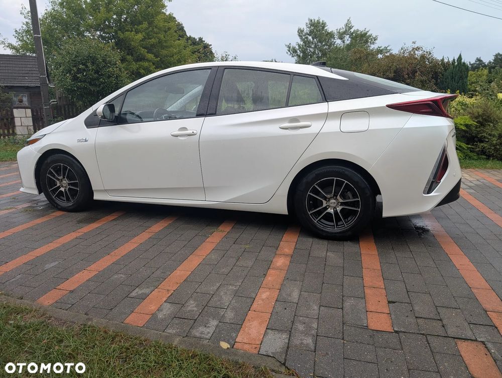 Toyota Prius Hybrid Solar - 4