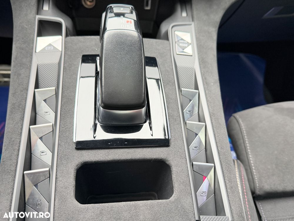 DS Automobiles DS 7 Crossback 1.6 PHeV AWD 300 EAT8 PERFORMANCE LINE + - 37