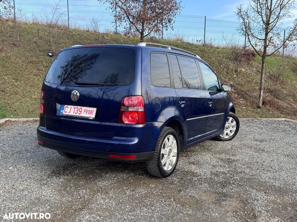 Volkswagen Touran 1.9 TDI DSG Highline - 4