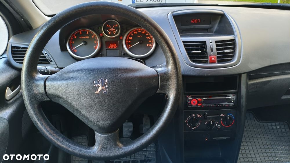 Peugeot 207 2007 photo 2