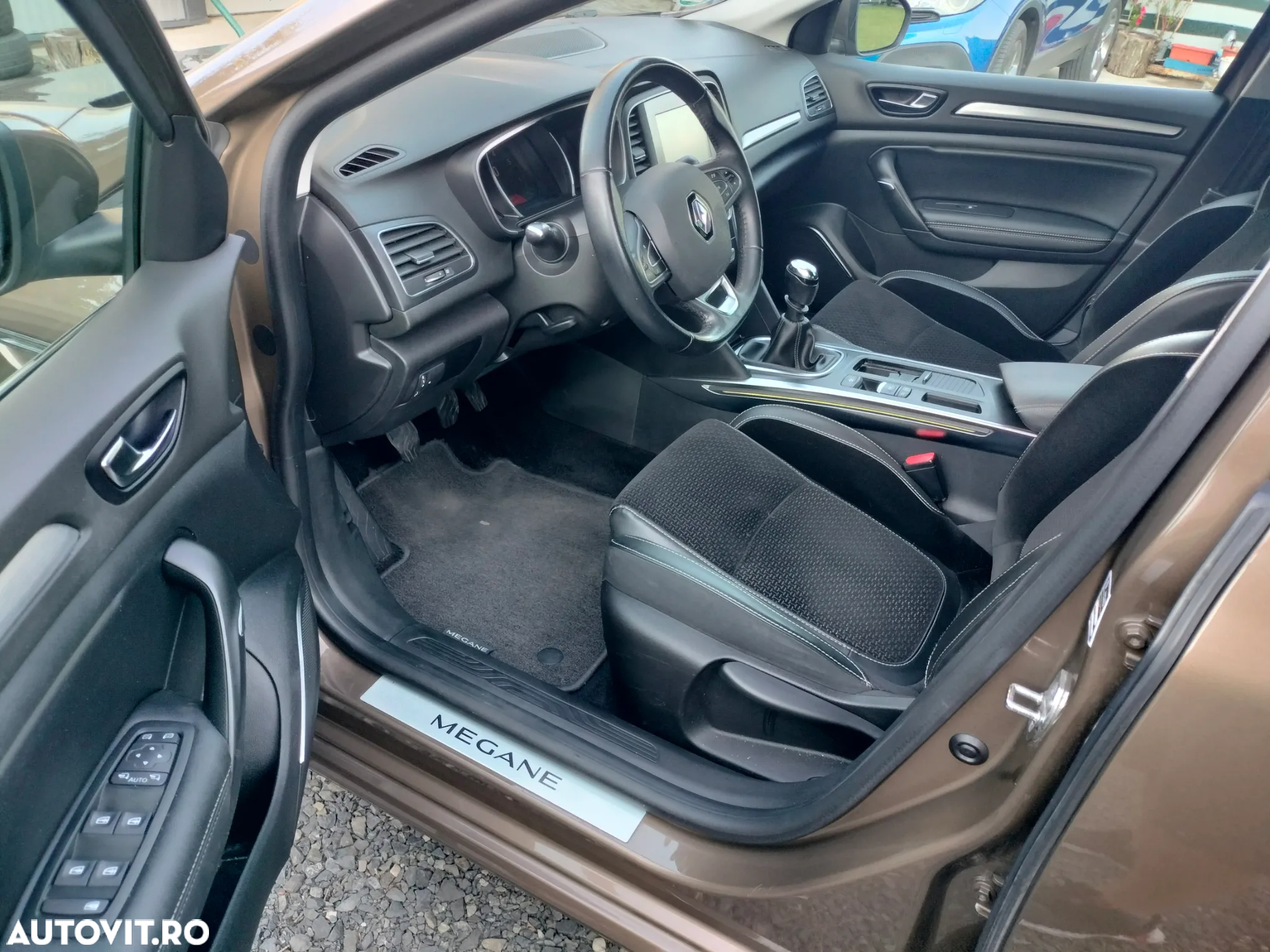 Renault Megane Grandtour ENERGY TCe 130 BUSINESS - 11