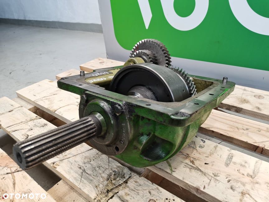 Kosz przedniego napędu L157103 L155993 L157992 John Deere 6320 - 1